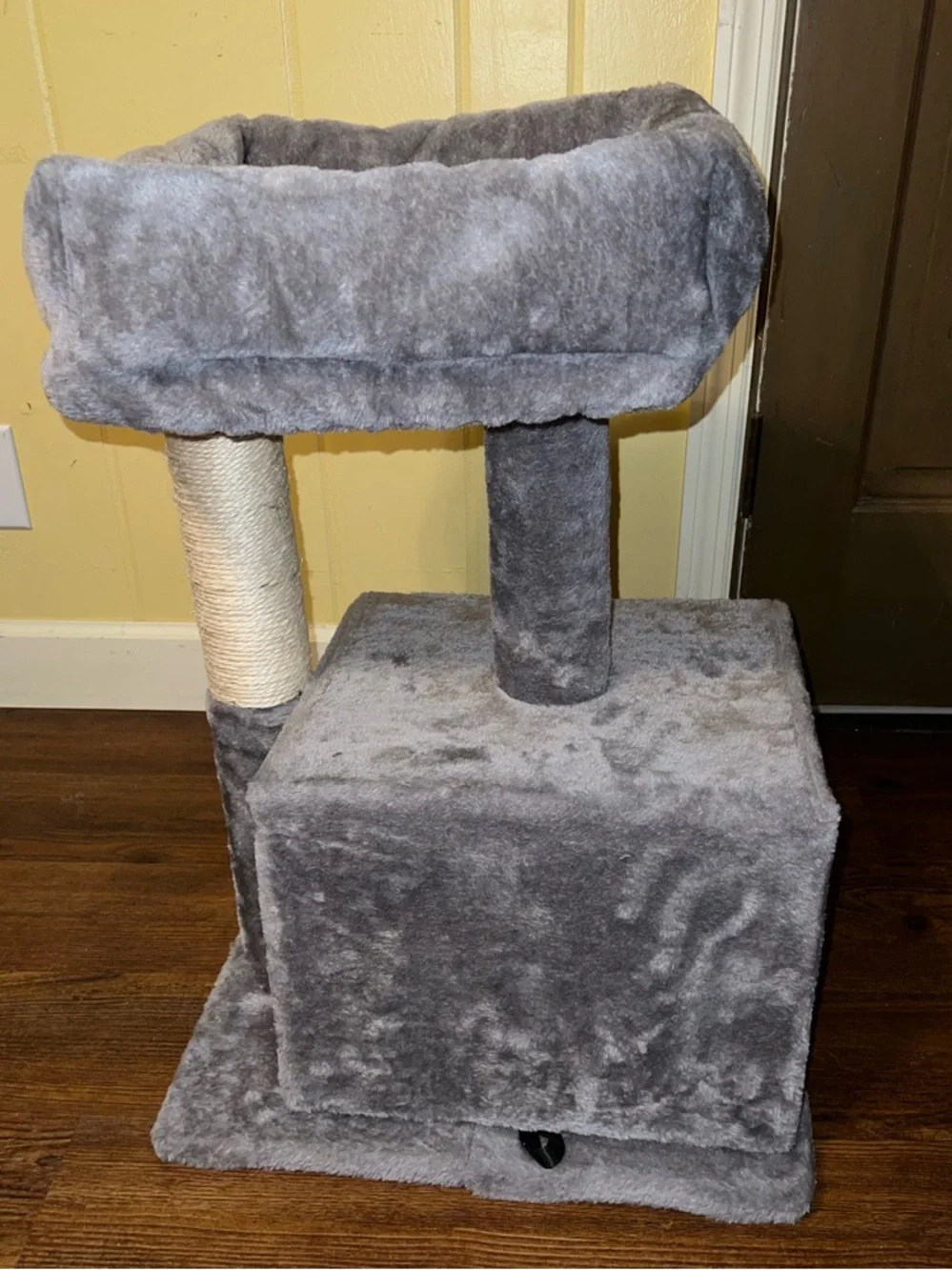 Frisco Faux Fur Cat Tree & Condo, Gray Scratcher Lounger Bed Like New 24.8-in